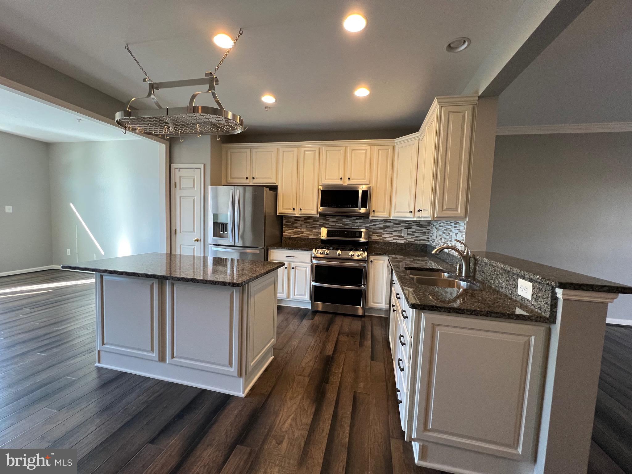 GALYN MANOR - Residential