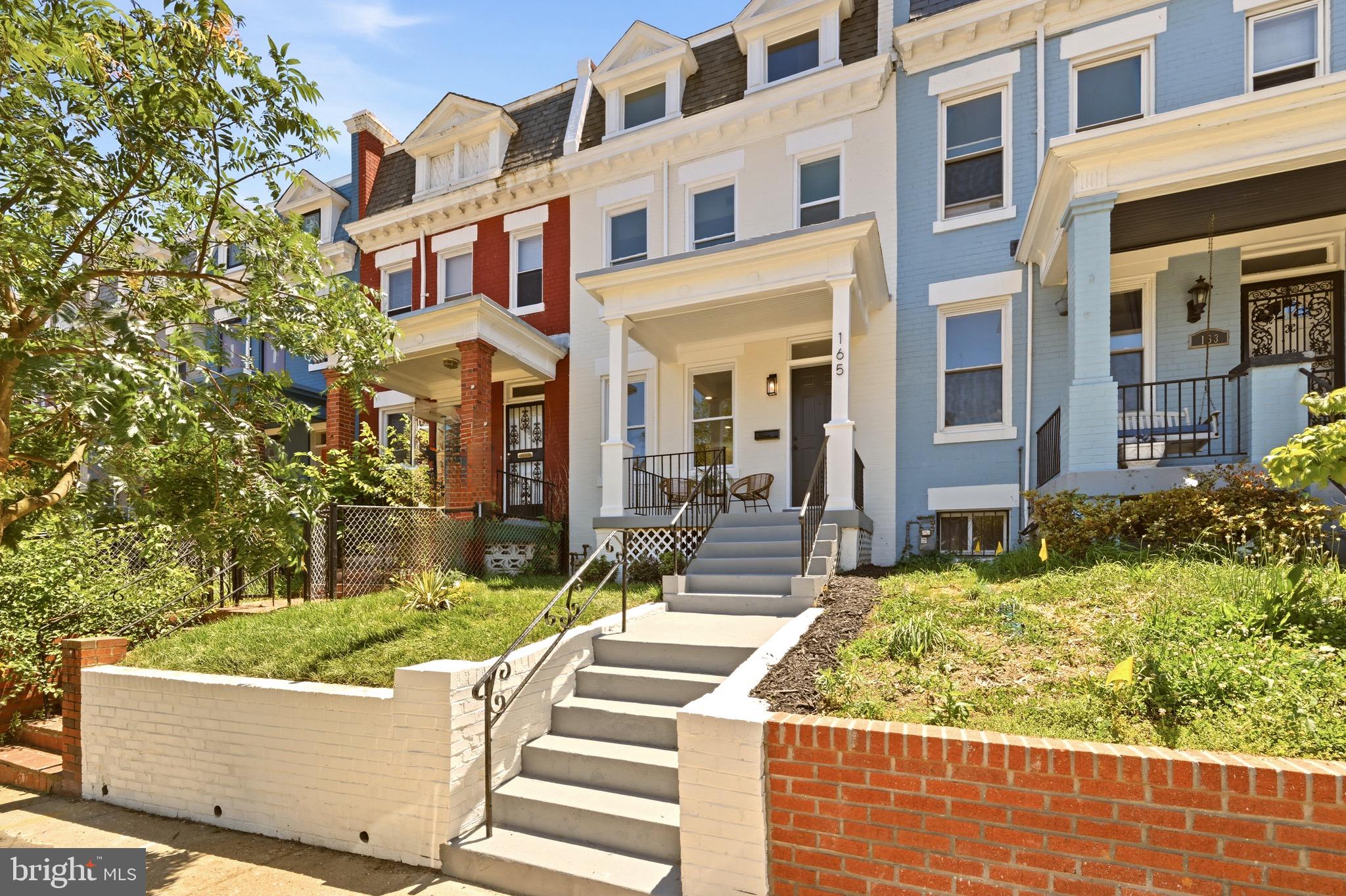 165 V STREET NE