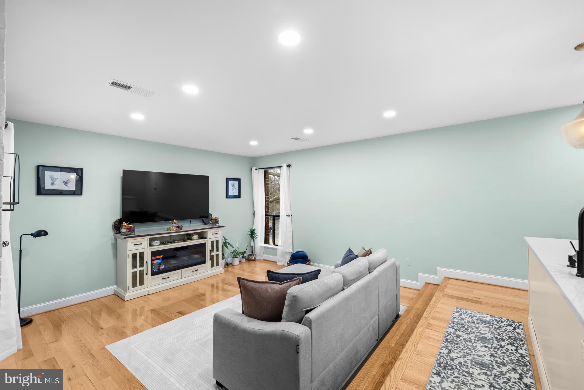 AMERICANA FINMARK - Residential