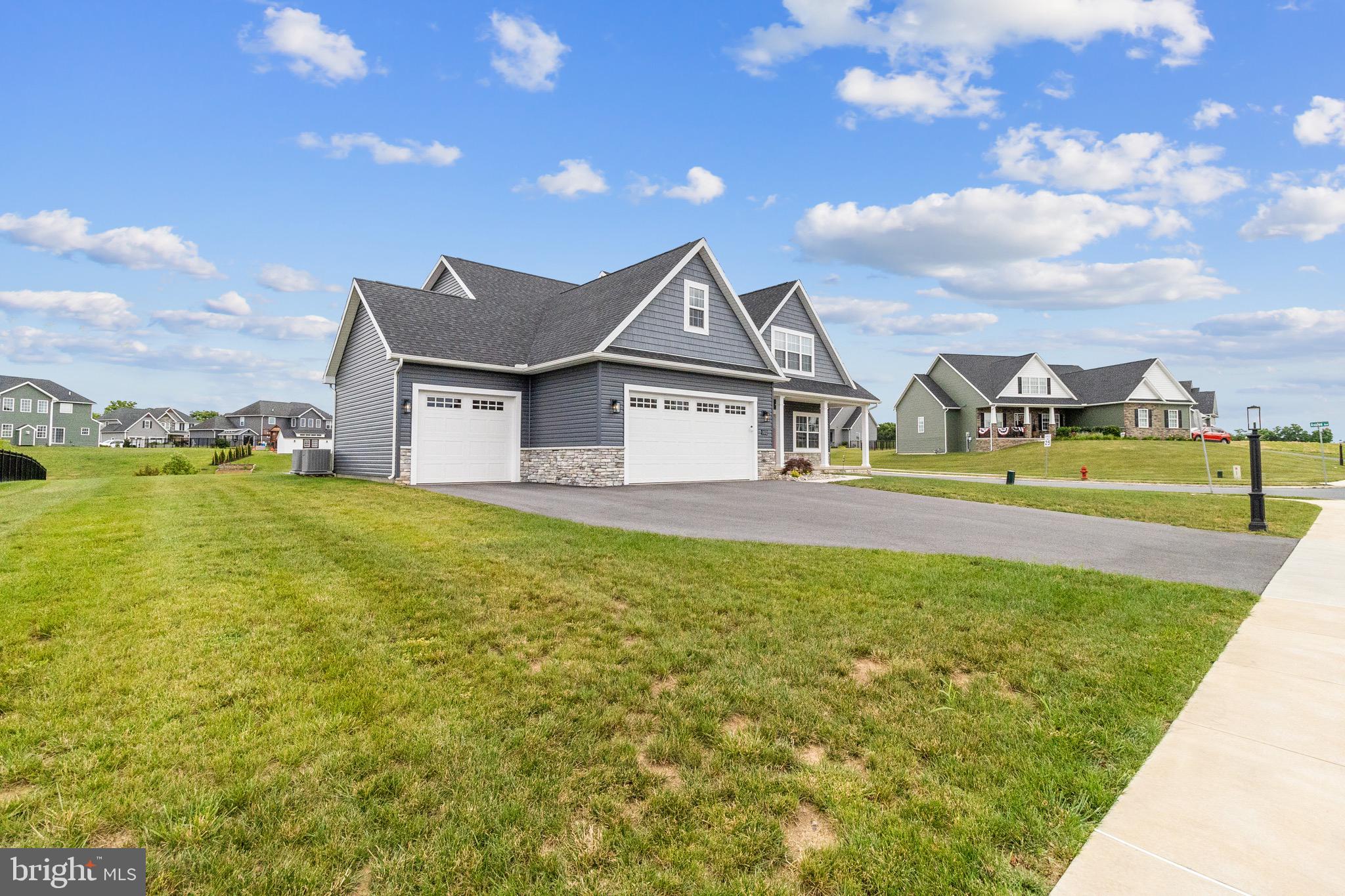 HERITAGE ESTATES WEST - Residential