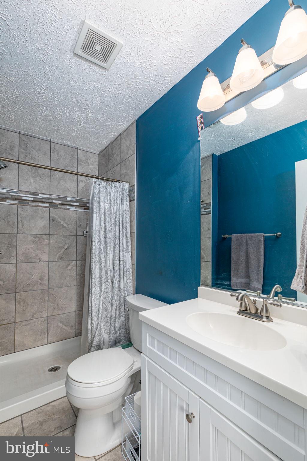 CONSTANT FRIENDSHIP - Residential