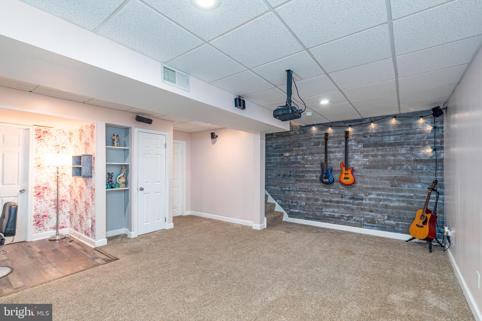 CONSTANT FRIENDSHIP - Residential