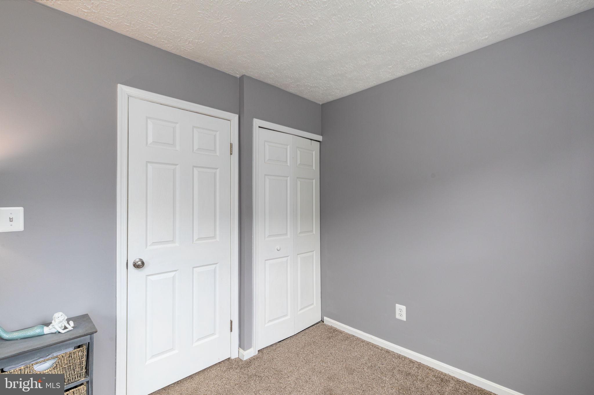 CONSTANT FRIENDSHIP - Residential