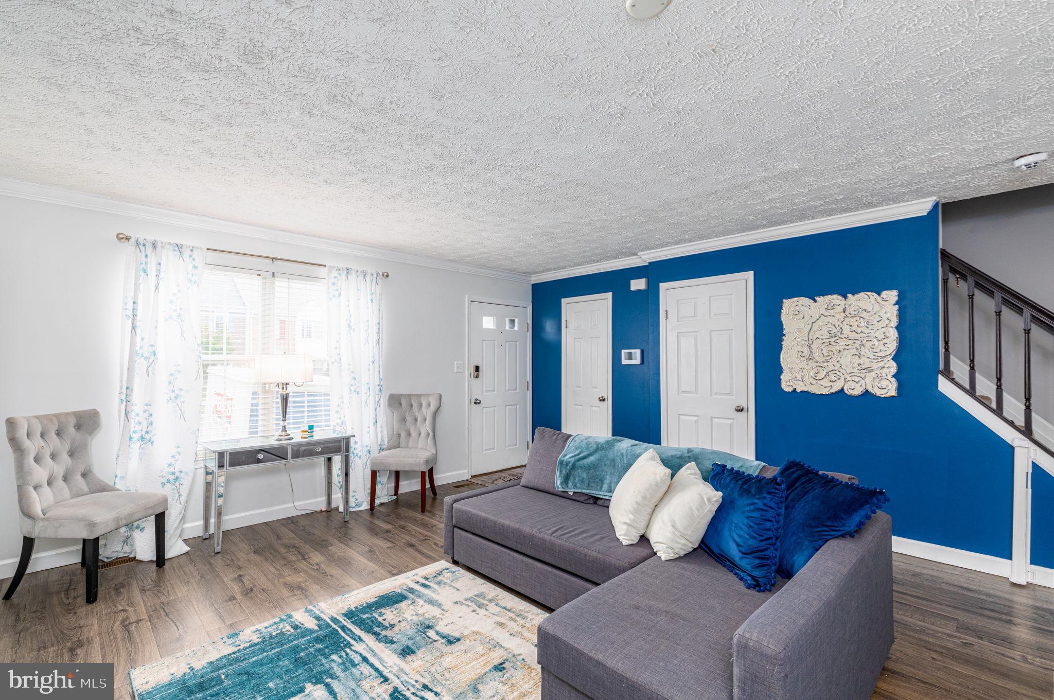 CONSTANT FRIENDSHIP - Residential