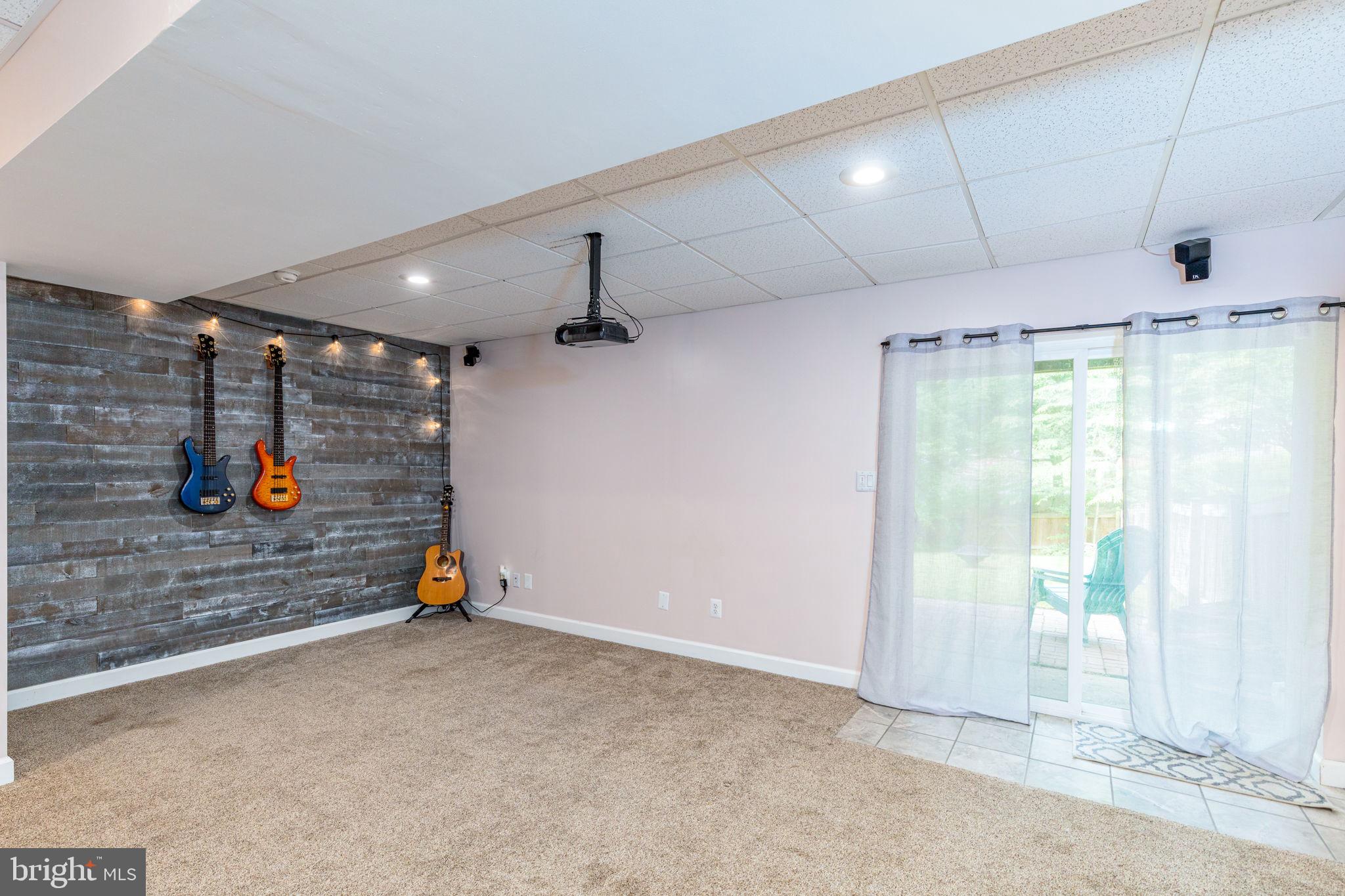 CONSTANT FRIENDSHIP - Residential