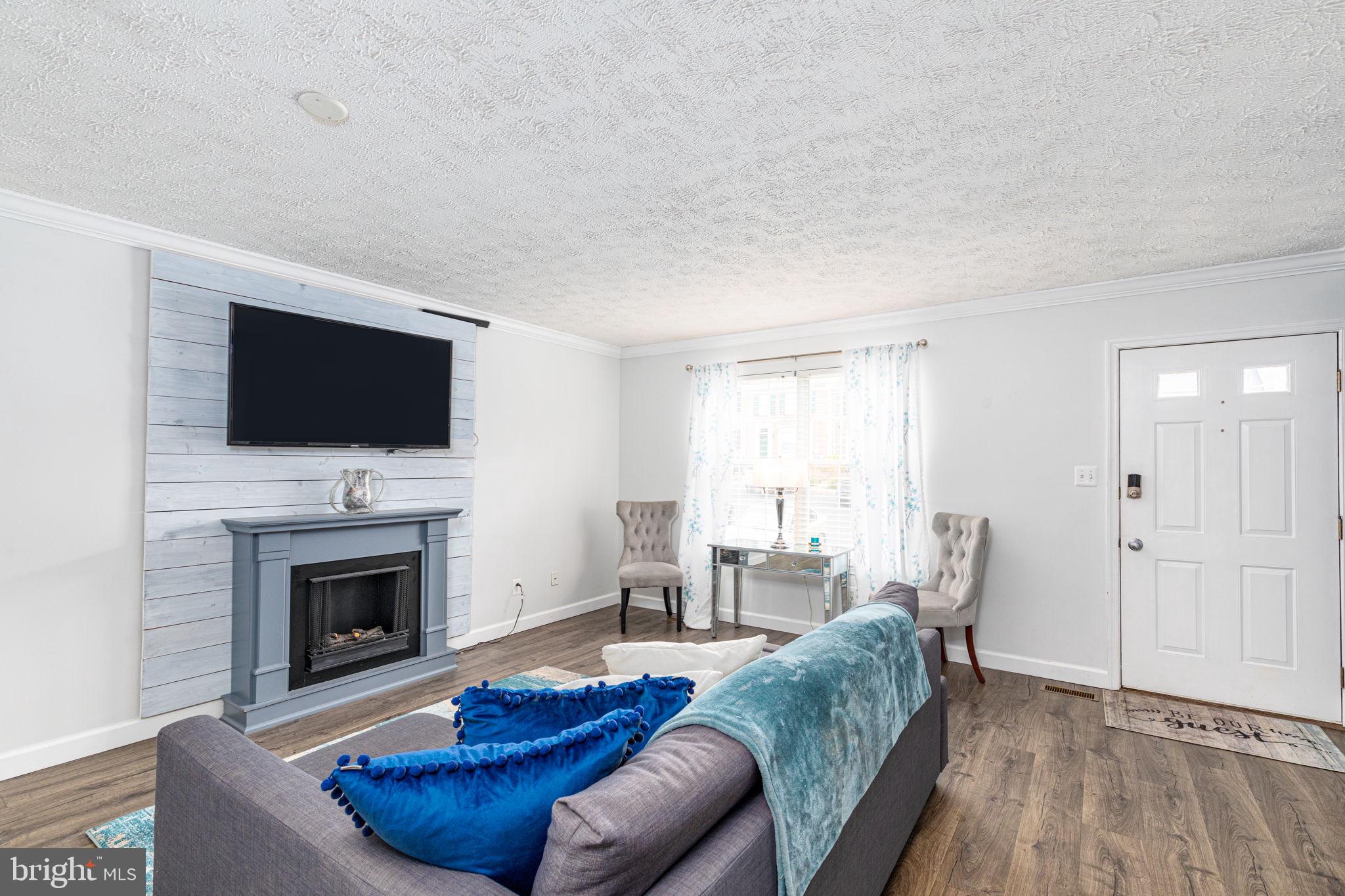 CONSTANT FRIENDSHIP - Residential