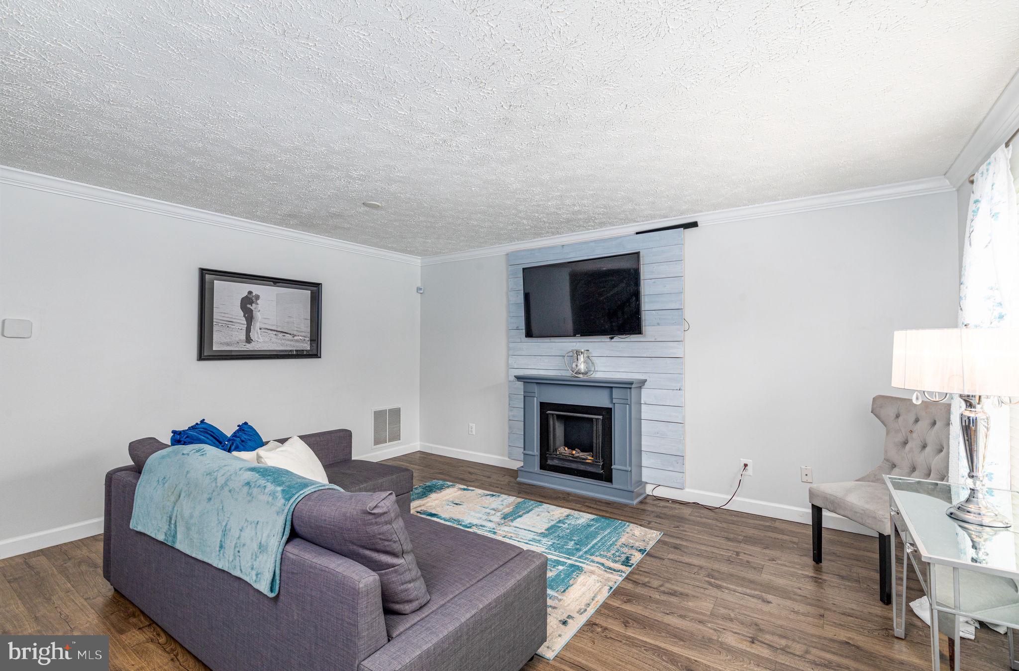 CONSTANT FRIENDSHIP - Residential