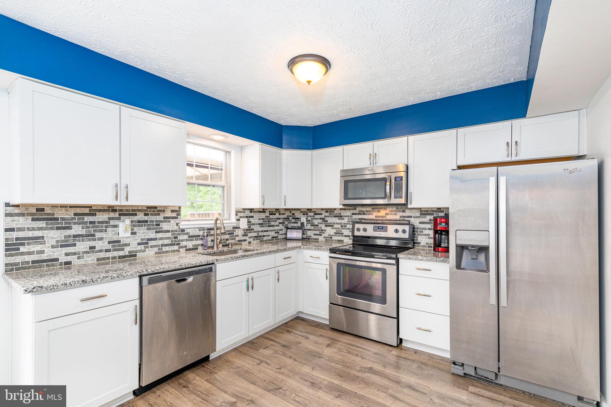 CONSTANT FRIENDSHIP - Residential