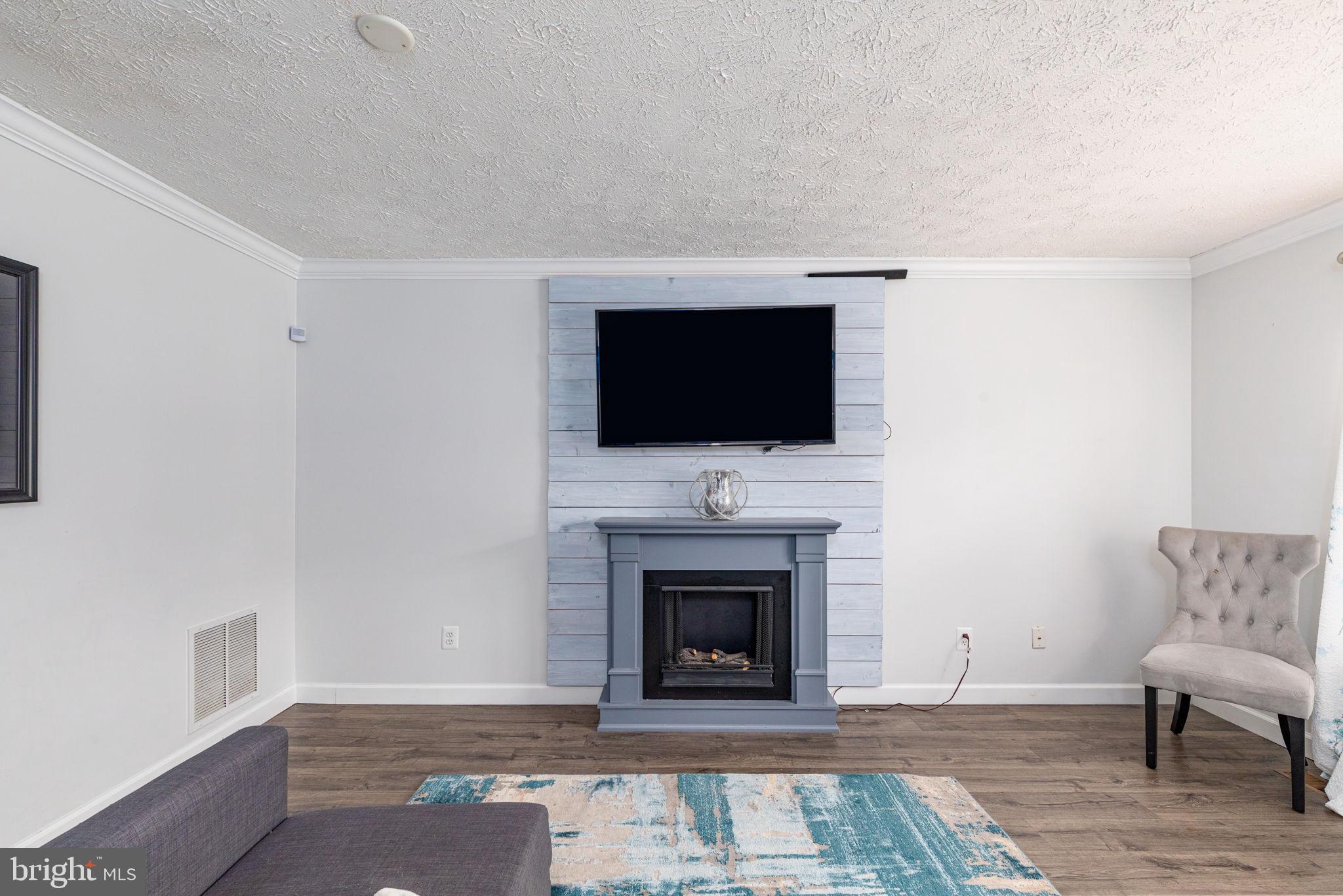 CONSTANT FRIENDSHIP - Residential