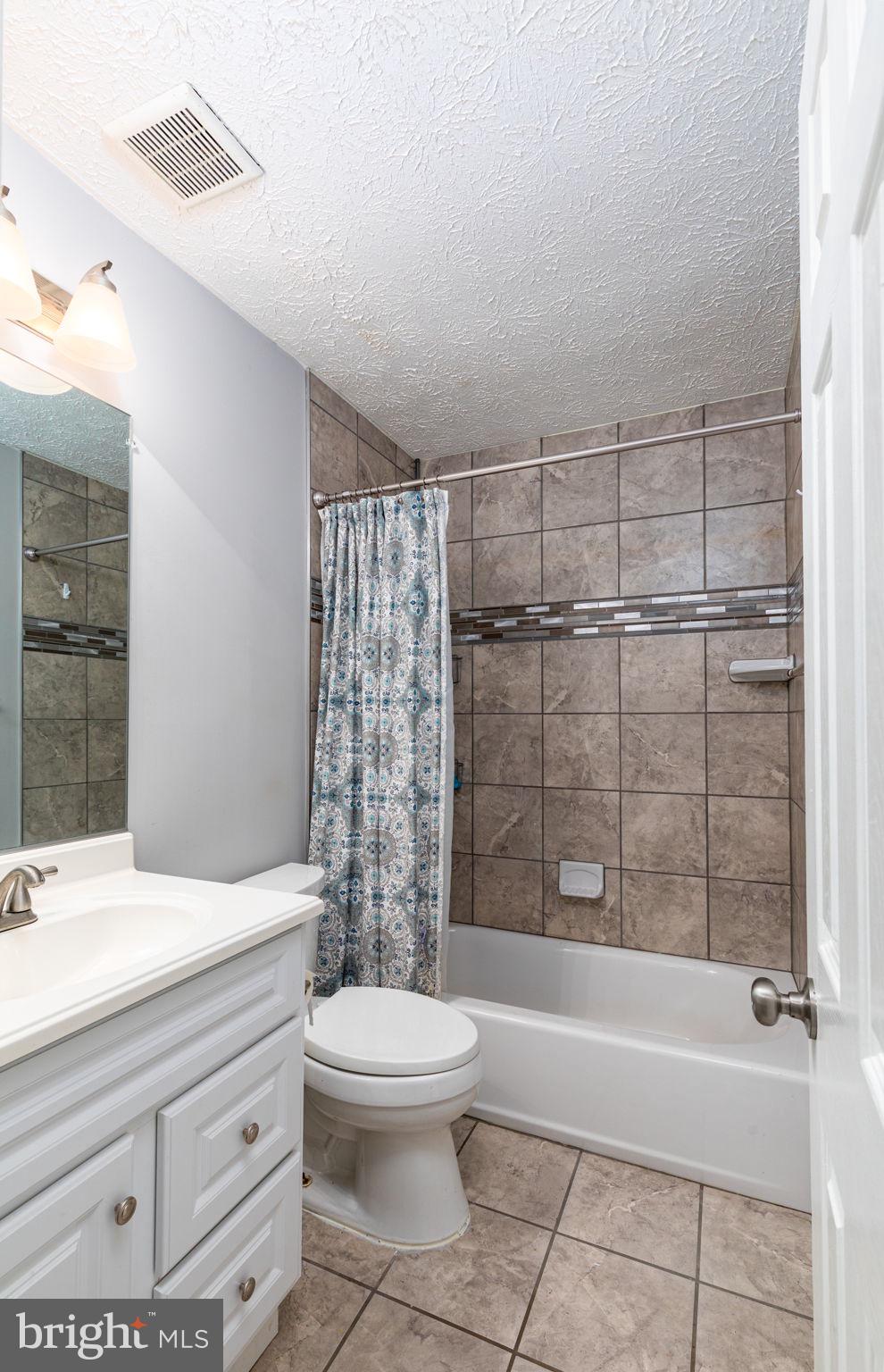 CONSTANT FRIENDSHIP - Residential