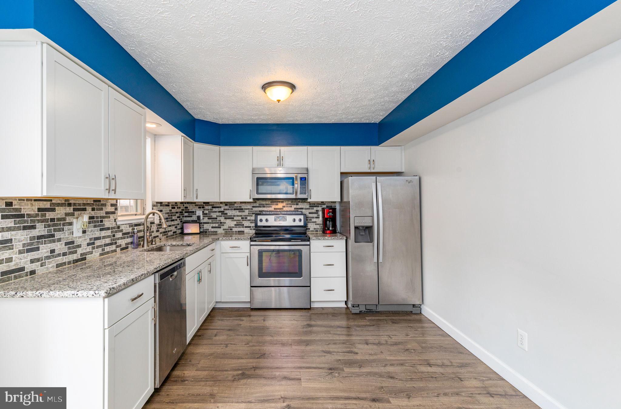 CONSTANT FRIENDSHIP - Residential