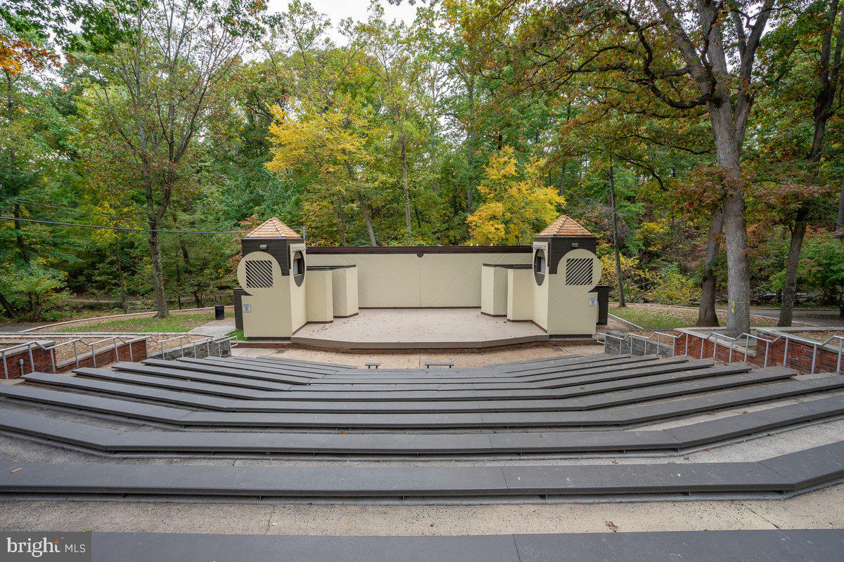 ARLINGTON FOREST - Residential