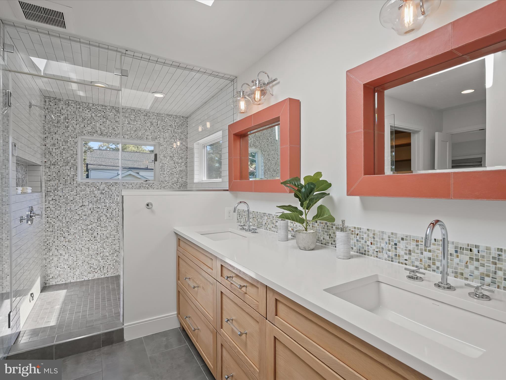 ARLINGTON FOREST - Residential