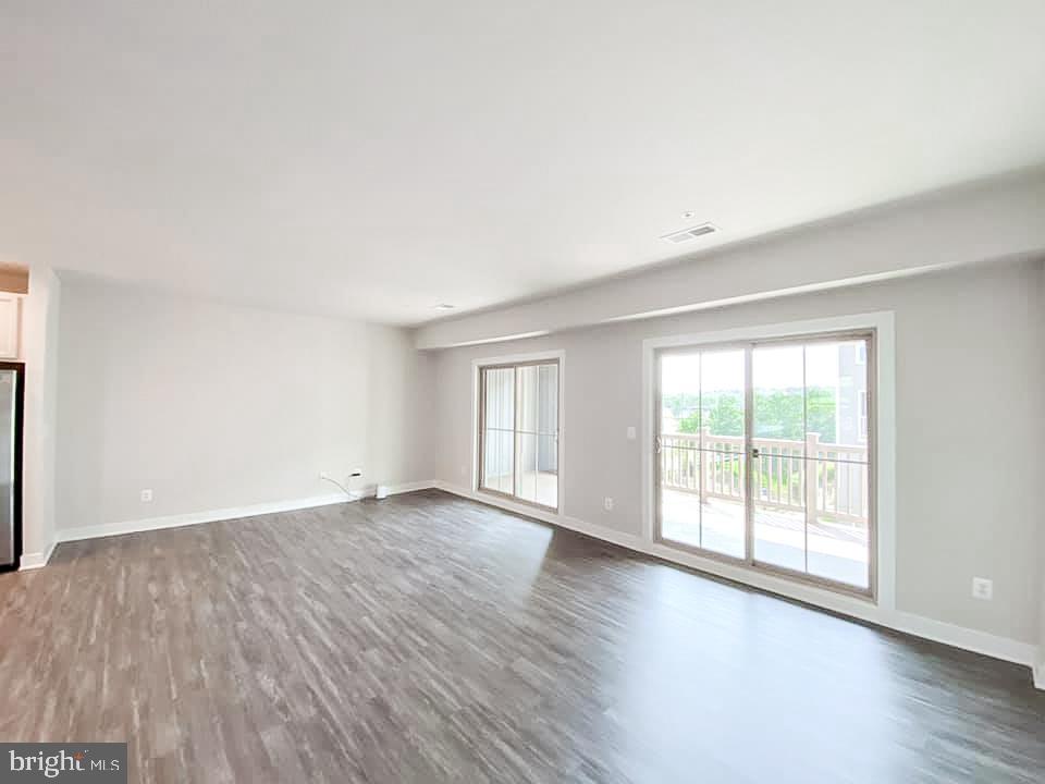 ARCOLA TOWN CENTER CONDO - Residential Lease