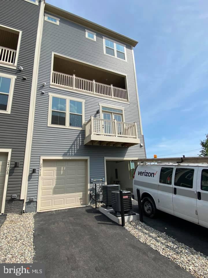 ARCOLA TOWN CENTER CONDO - Residential Lease