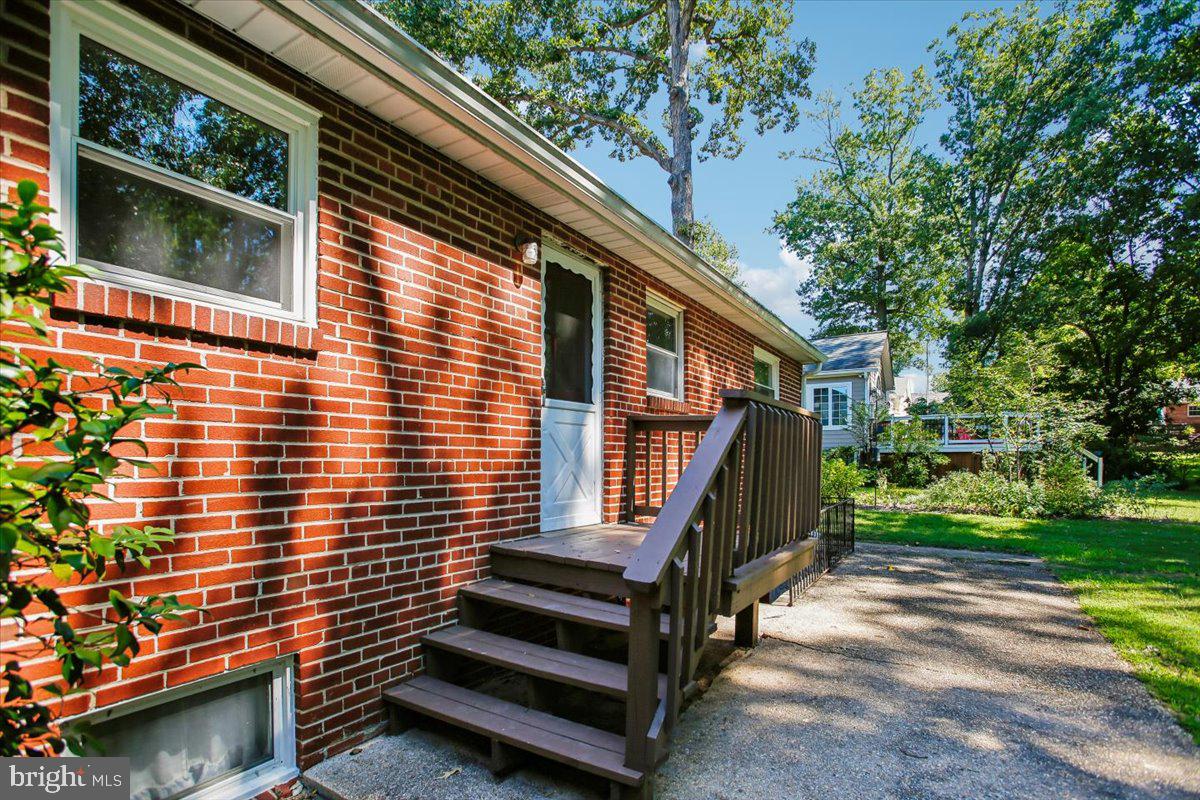 6816 29TH STREET N