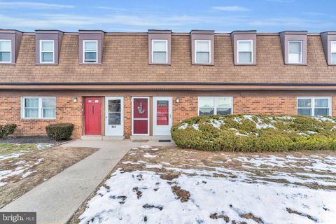 Photo of 845 Henri Court, BURLINGTON, NJ 08016 (MLS # NJBL2104378)