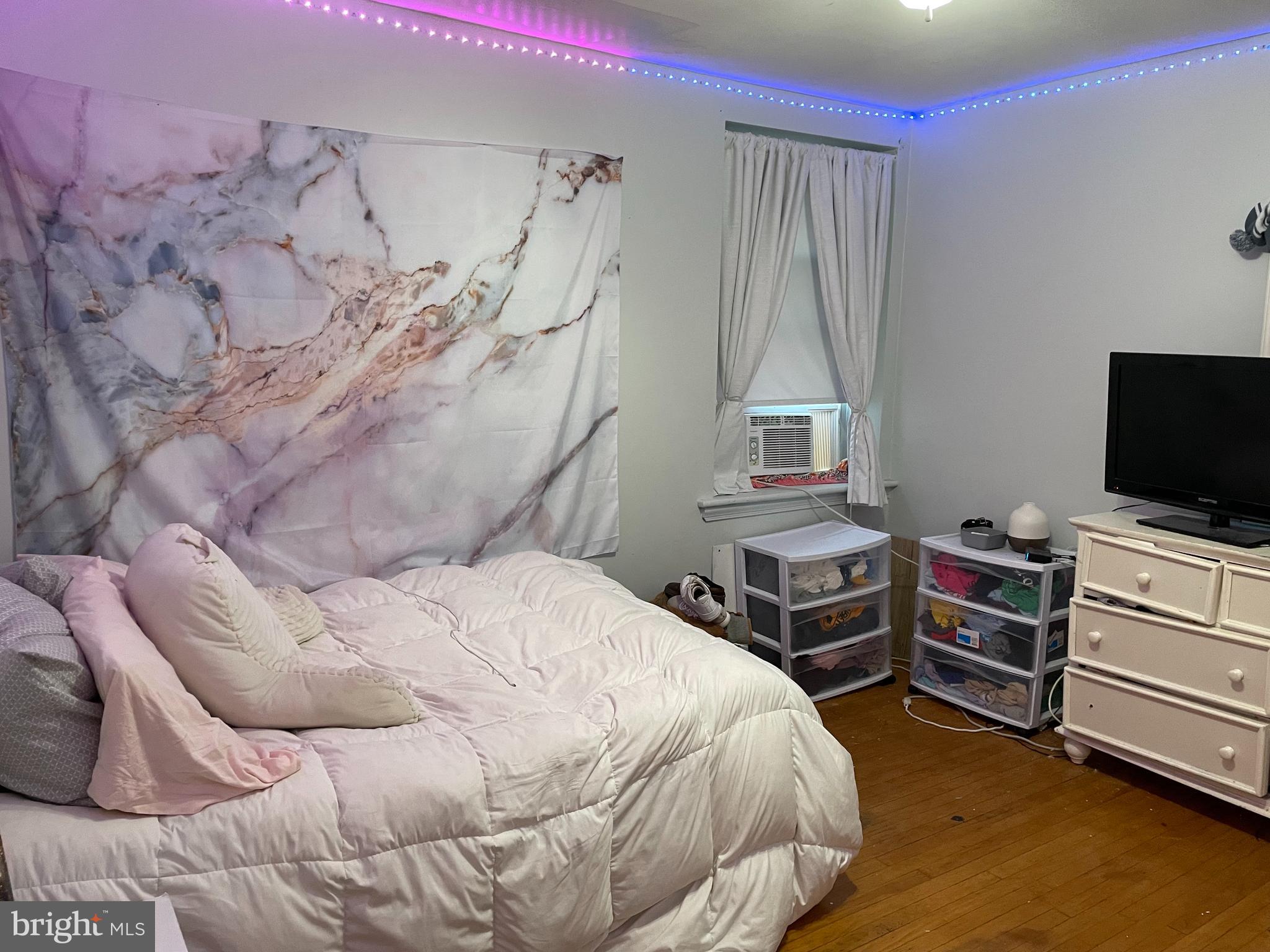 MAYFAIR (WEST) - Residential