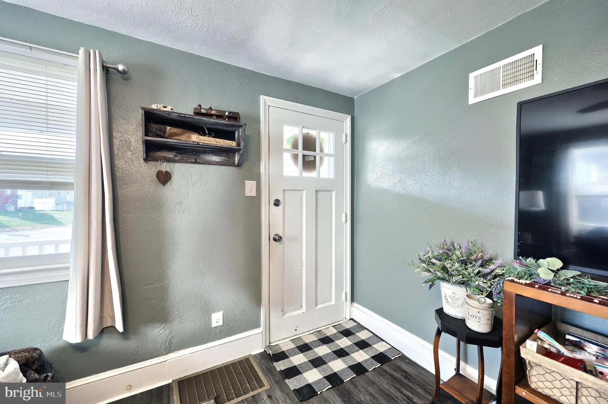 Windsor, Pennsylvania 17366, United States, 3 Bedrooms Bedrooms, ,1 BathroomBathrooms,Residential,Pending,109890