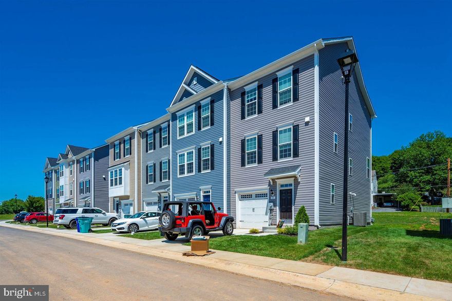 UNIT WON'T BE AVAILABLE UNTIL 12/15! Luxurious townhome in well desired Middletown! Enjoy 3 level living with an open floor plan consisting of 3 bedrooms and 3.5 baths! Plenty of alluring cabinetry, stainless steel appliances, and granite countertops. Spacious deck off of your kitchen to relax and unwind or get your grill or smoker fired up for dinner! Roomy bedrooms upstairs with a primary bedroom consisting of a dual vanity and huge stand up shower with custom glass door. 1 car front entry garage and driveway for parking. Close to all main highways and turn key ready!