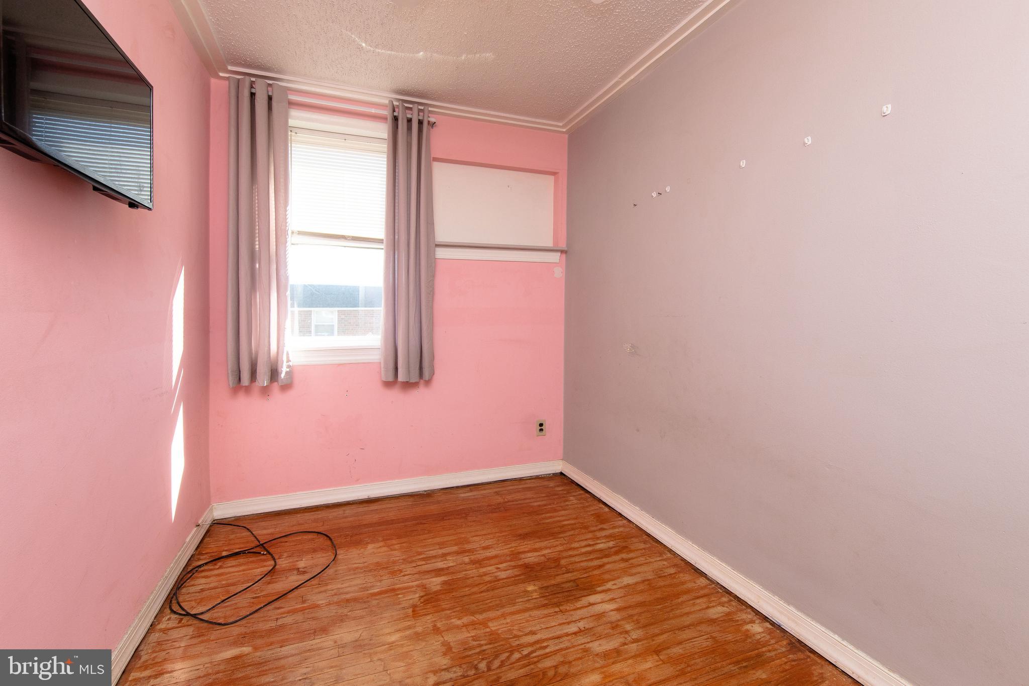 ROXBOROUGH - Residential