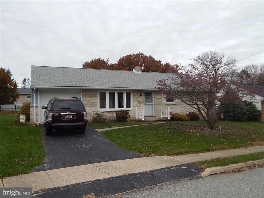 Perfect beginning or ending in this cozy rancher with many recent updates including kitchen, bath, windows, furnace, CAC, and roof.  Priced to sell as is.