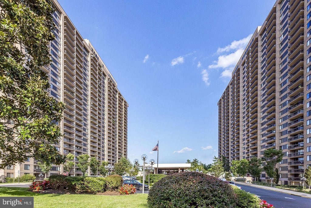 Photo of 3705 S George Mason Drive #706S, FALLS CHURCH, VA 22041 (MLS # VAFX2333626)