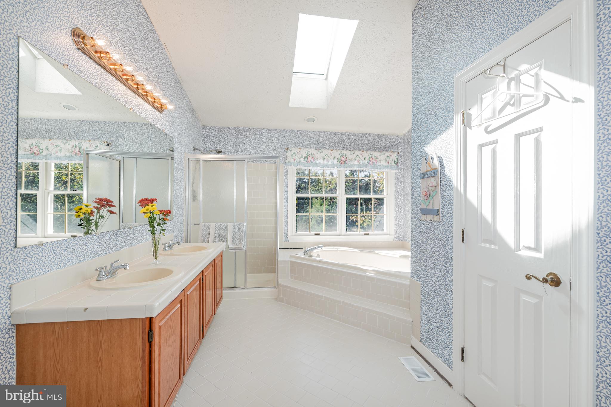 OVERVIEW MANOR - Residential