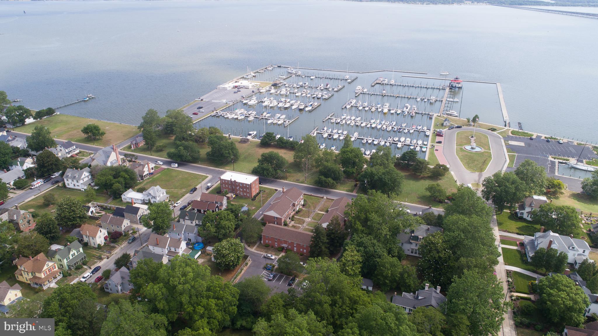 RIVERVIEW TOWNHOUSES - Residential