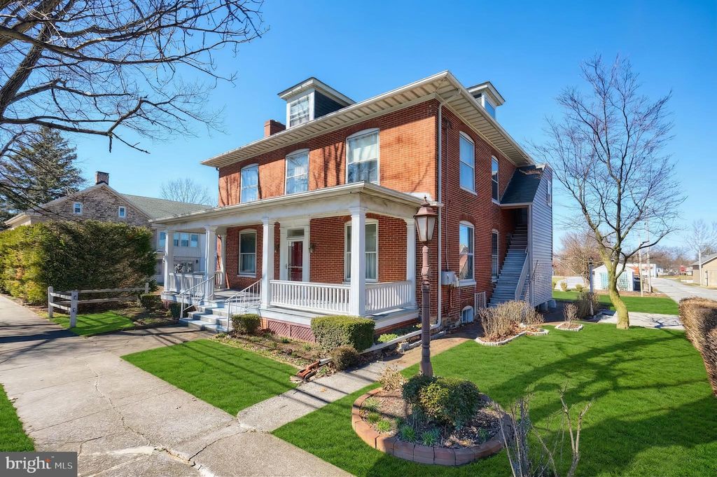 Photo of 318 Lincoln Way W, NEW OXFORD, PA 17350 (MLS # PAAD2022274)