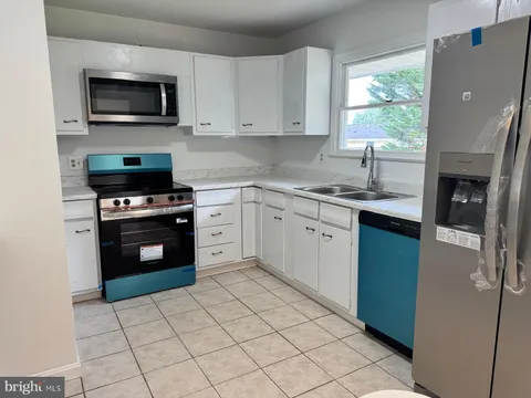 1204 N Brandon Avenue, Sterling, VA MLS: VALO2097090