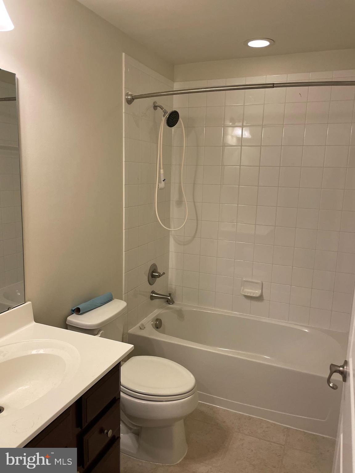 ADAMS CROSSING - Residential Lease