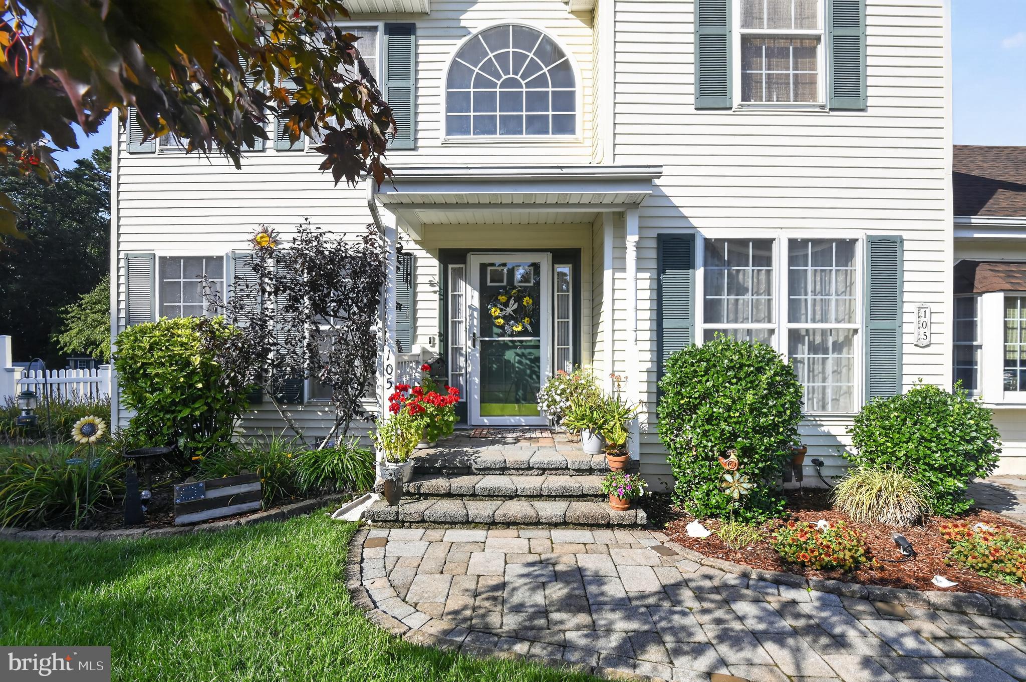 105 HOLLOW OAK LANE