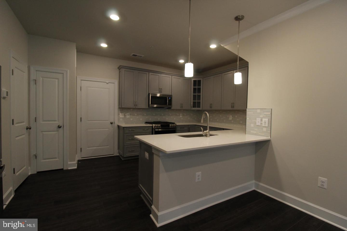 METRO WALK AT MOOREFIELD STATION - Residential Lease