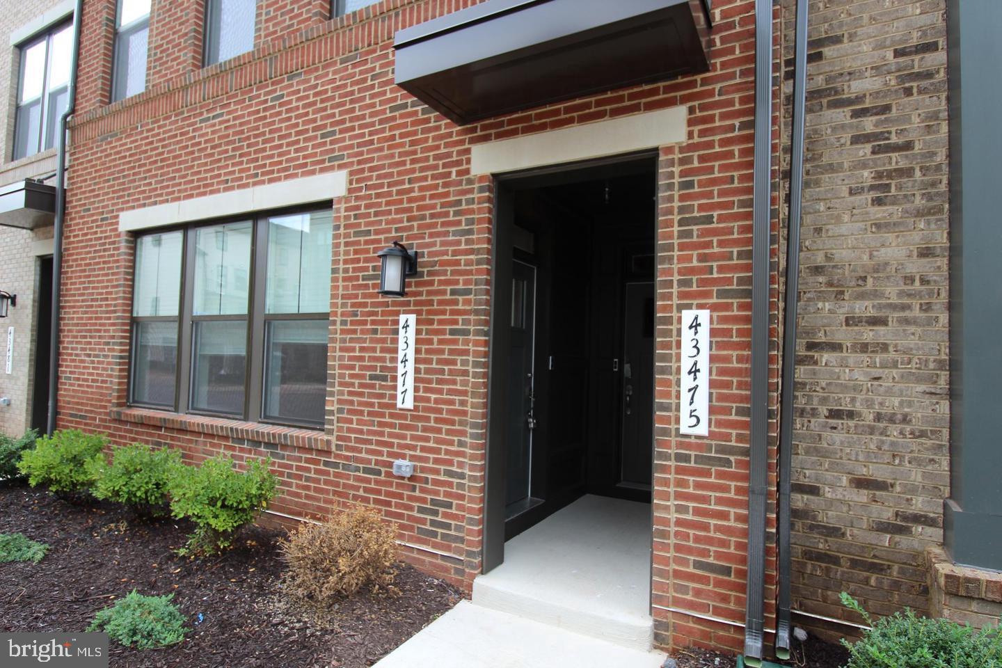 METRO WALK AT MOOREFIELD STATION - Residential Lease