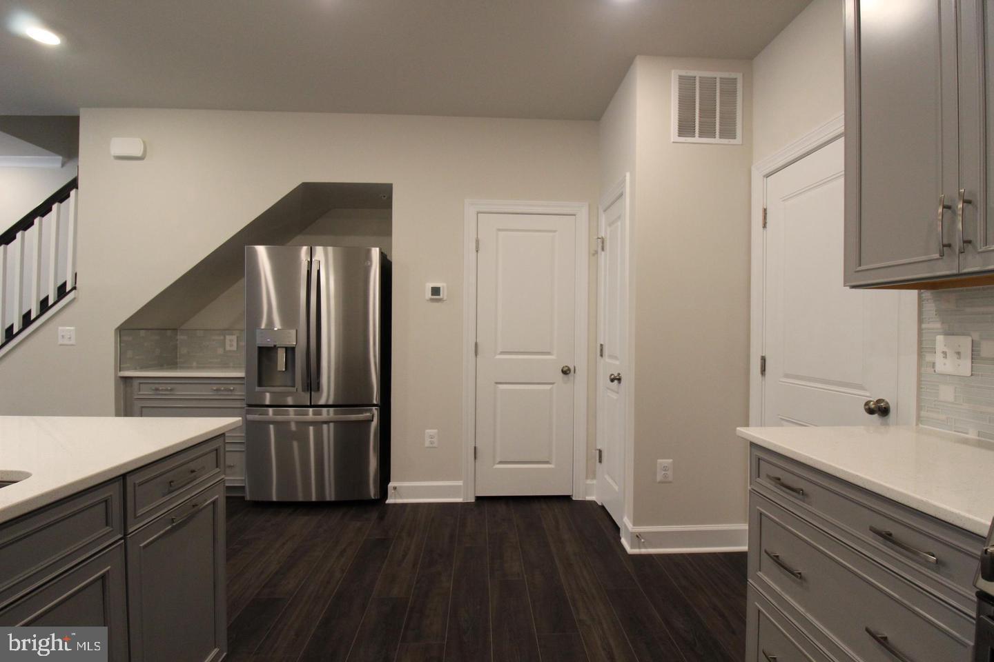 METRO WALK AT MOOREFIELD STATION - Residential Lease