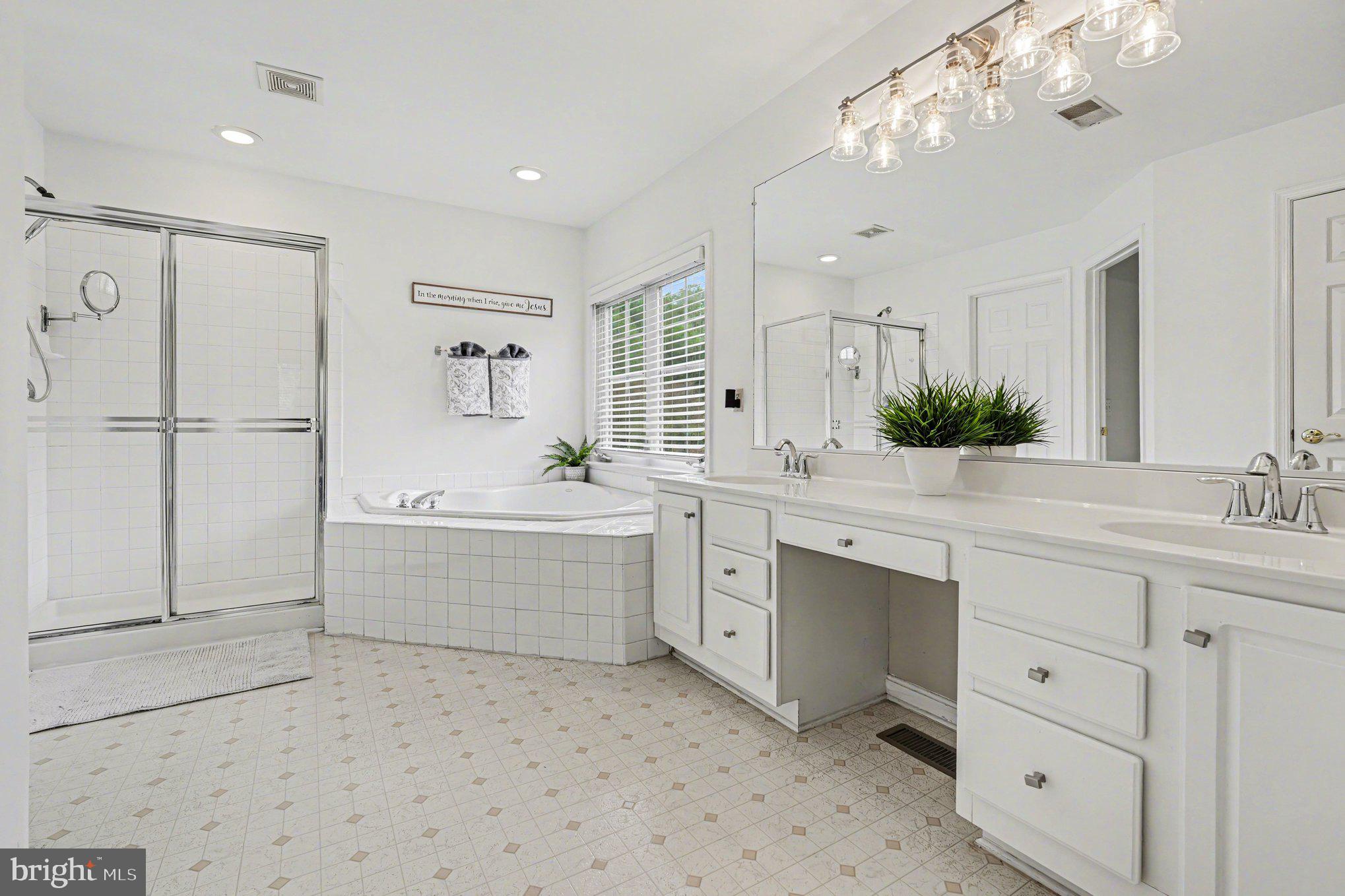 VISTA BROOKE - Residential