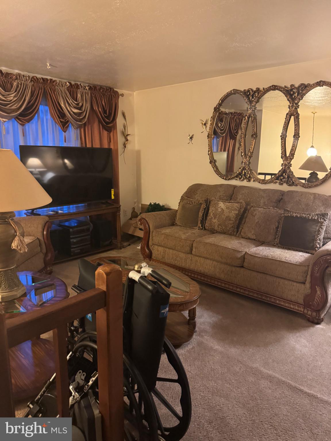 SHANNON SQUARE - Residential