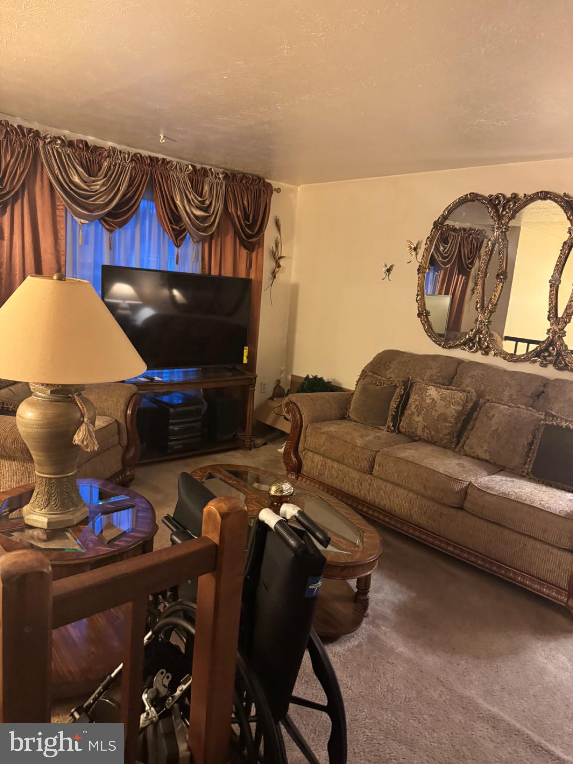 SHANNON SQUARE - Residential