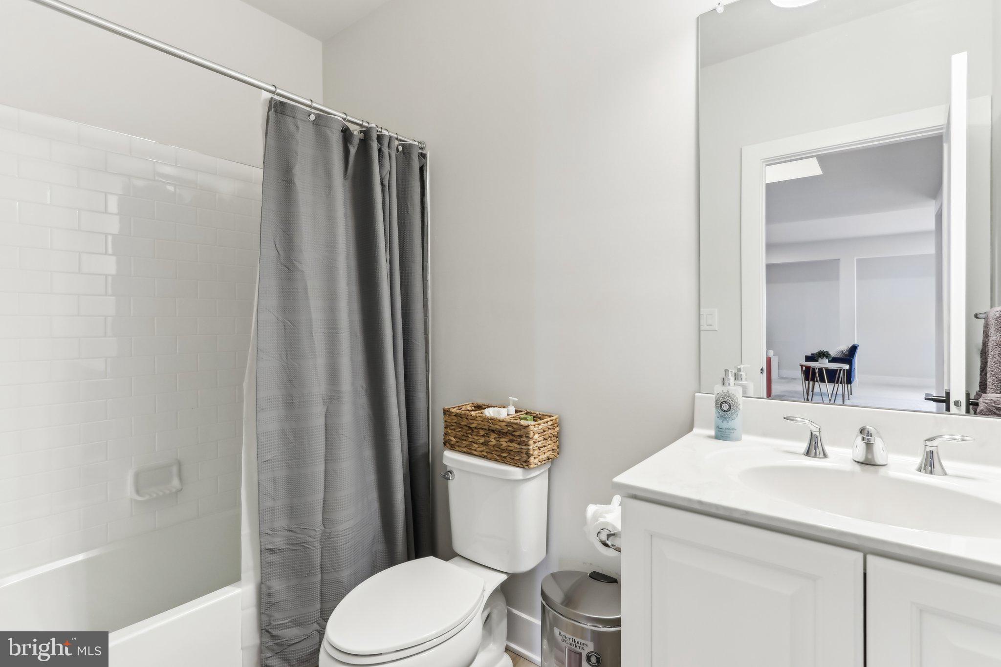 RESERVE AT CENTER SQUARE - Residential