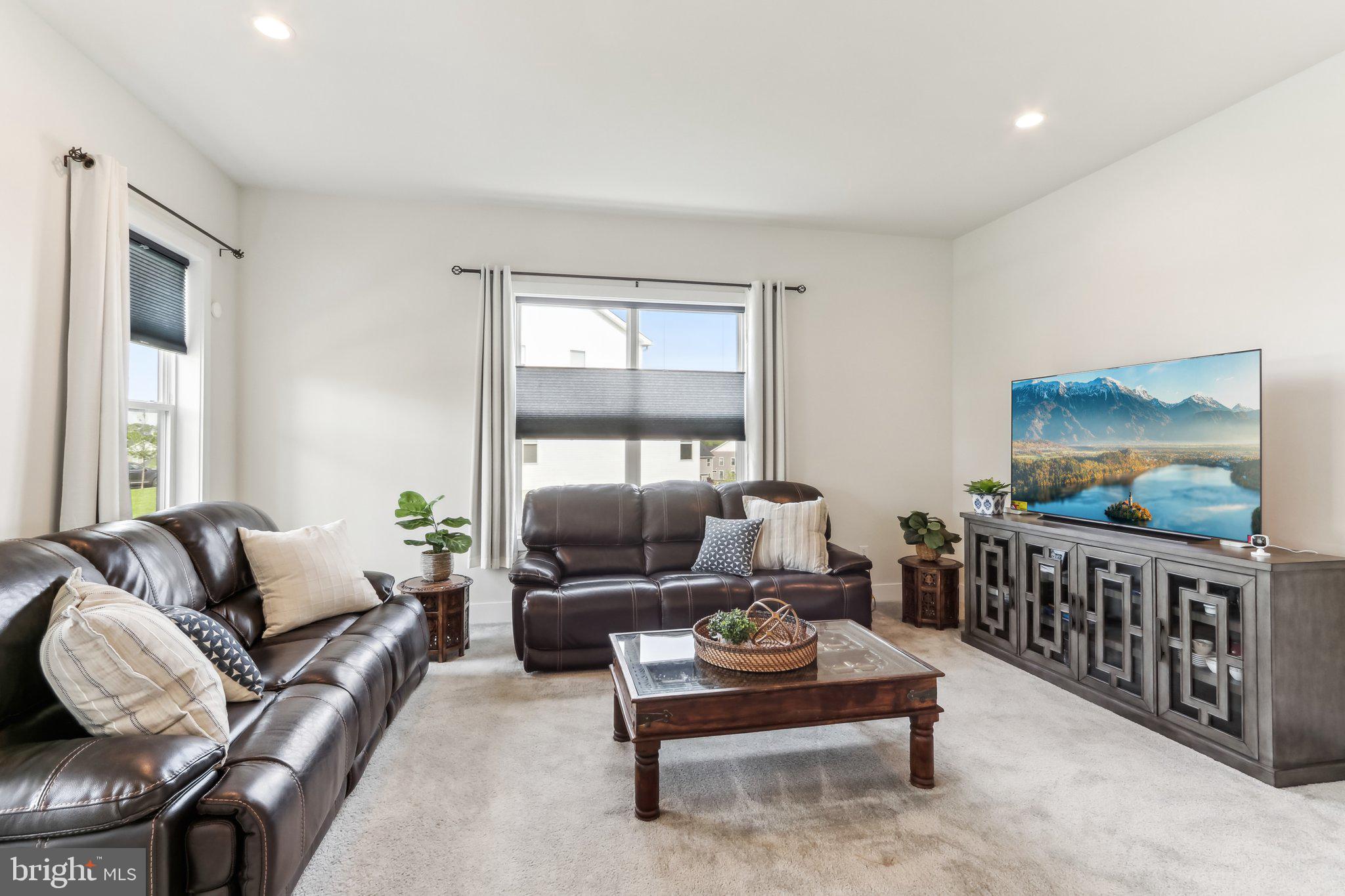RESERVE AT CENTER SQUARE - Residential