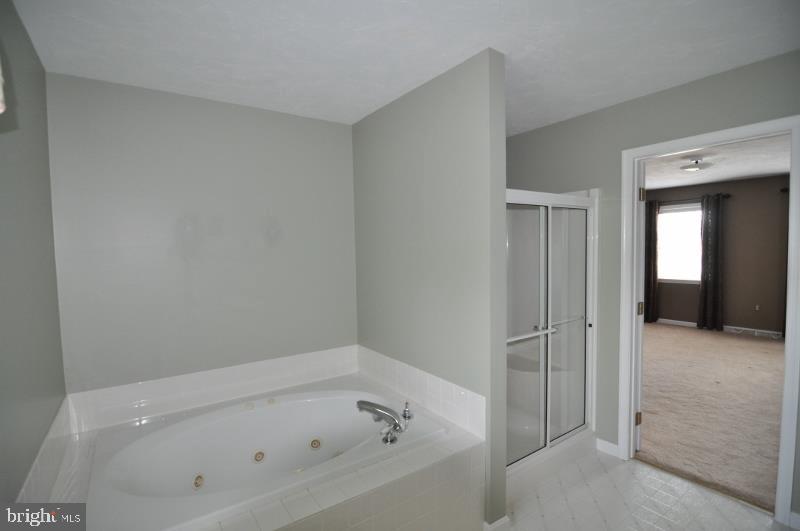 SPRINGETTS OAKS - Residential