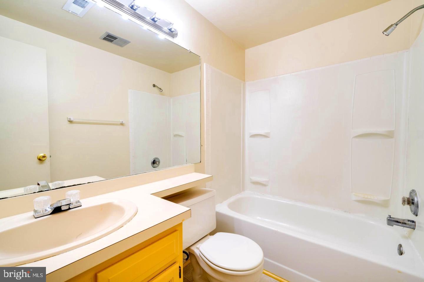 FARMINGDALE - Residential Lease