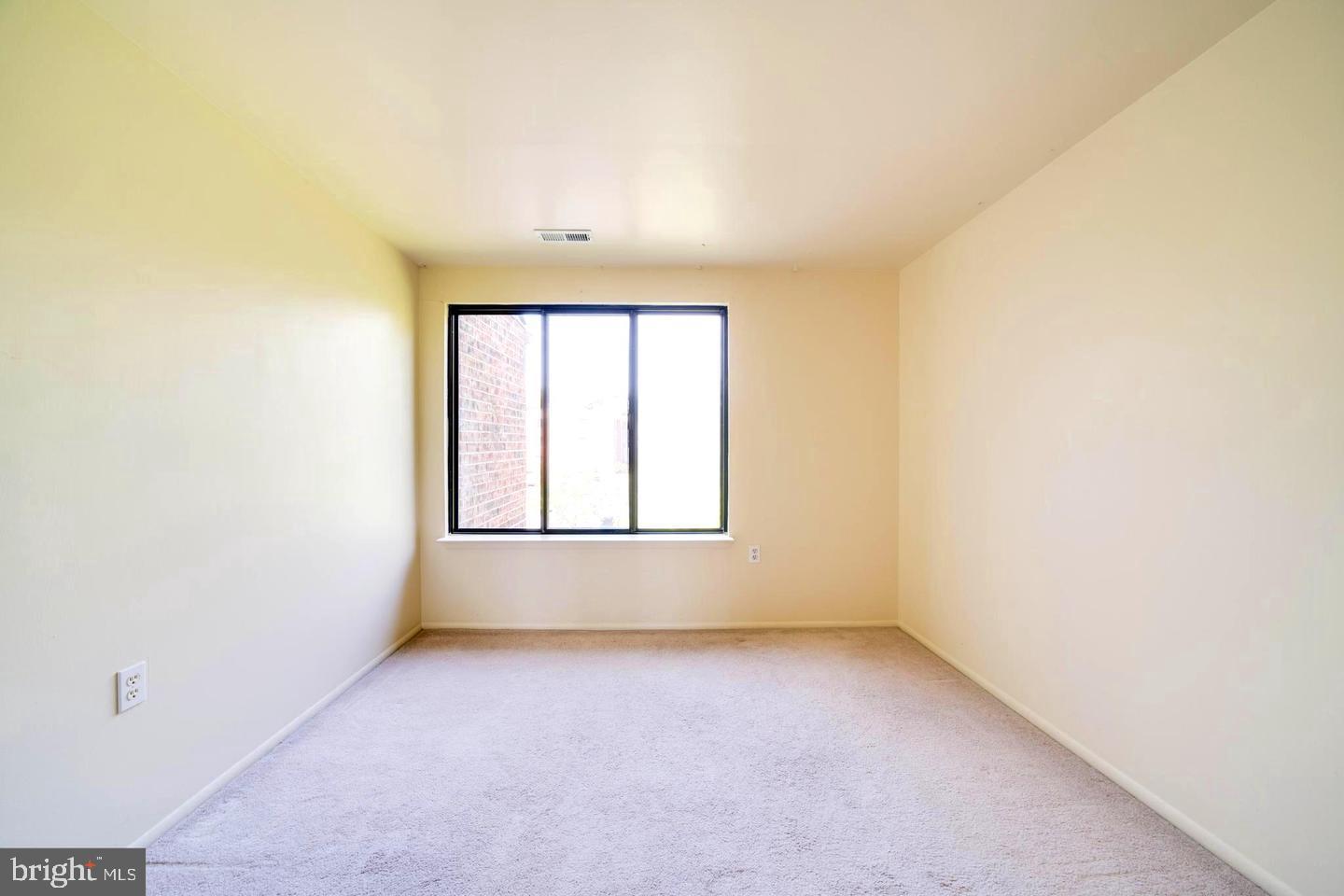 FARMINGDALE - Residential Lease