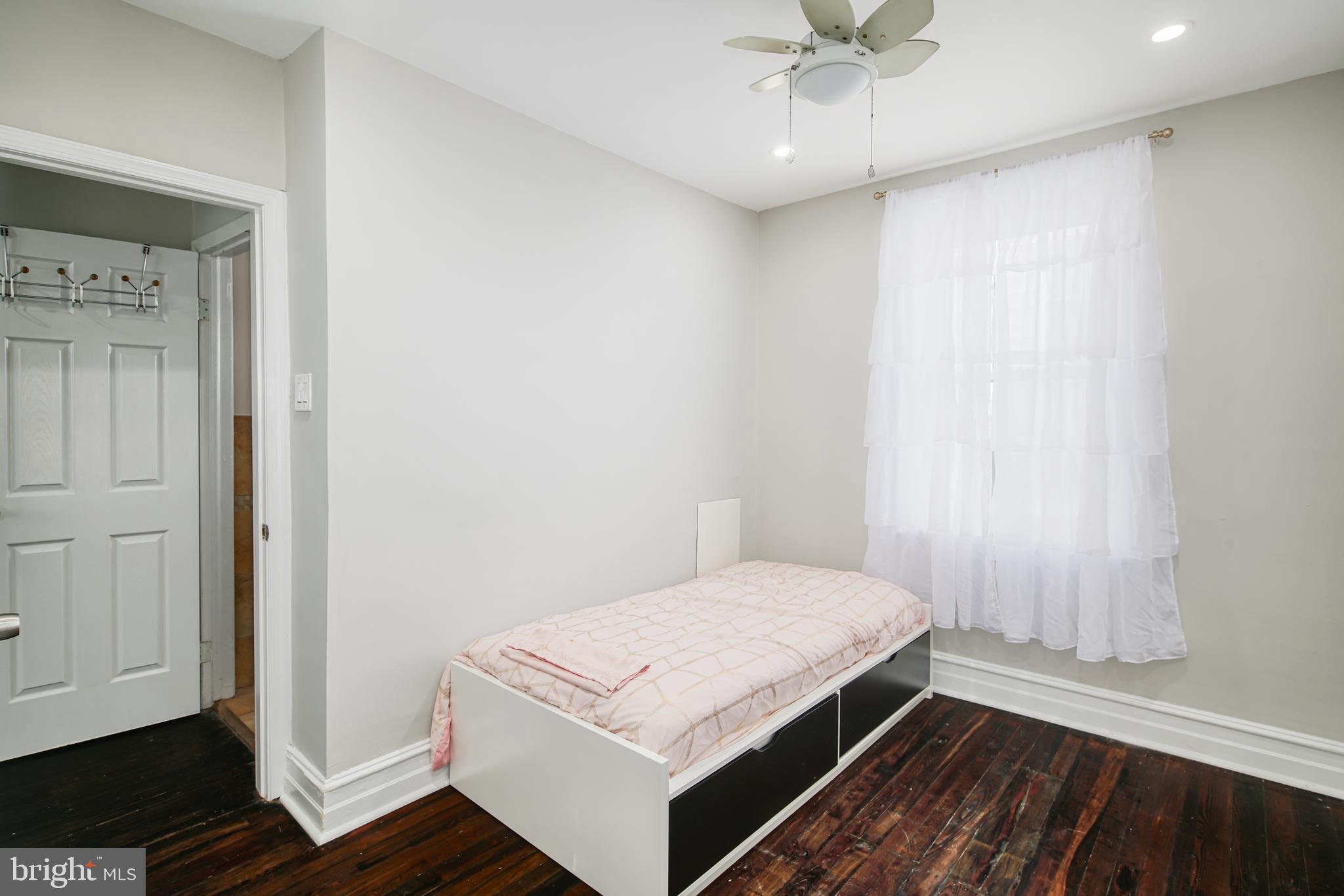 OLDE KENSINGTON - Residential Lease