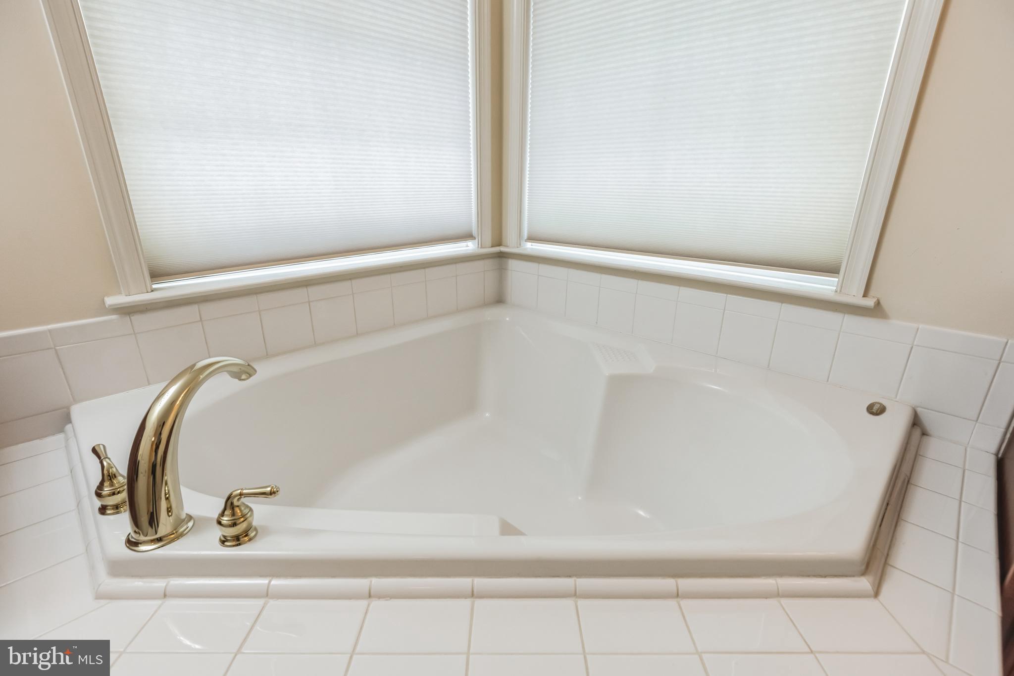 WHISPERING WOODS - Residential