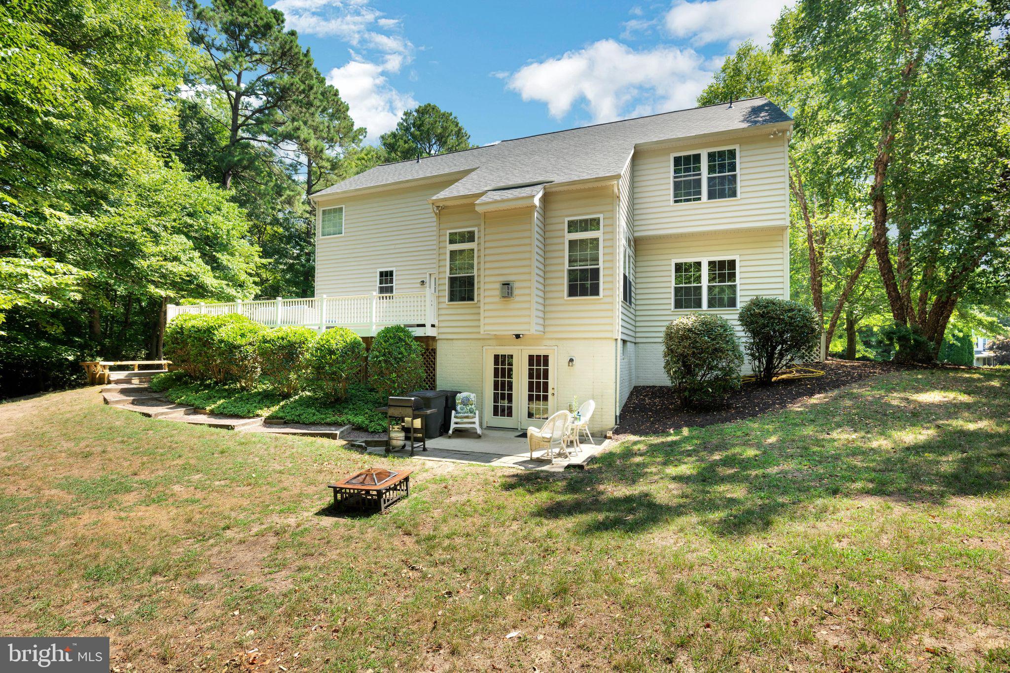 WHISPERING WOODS - Residential