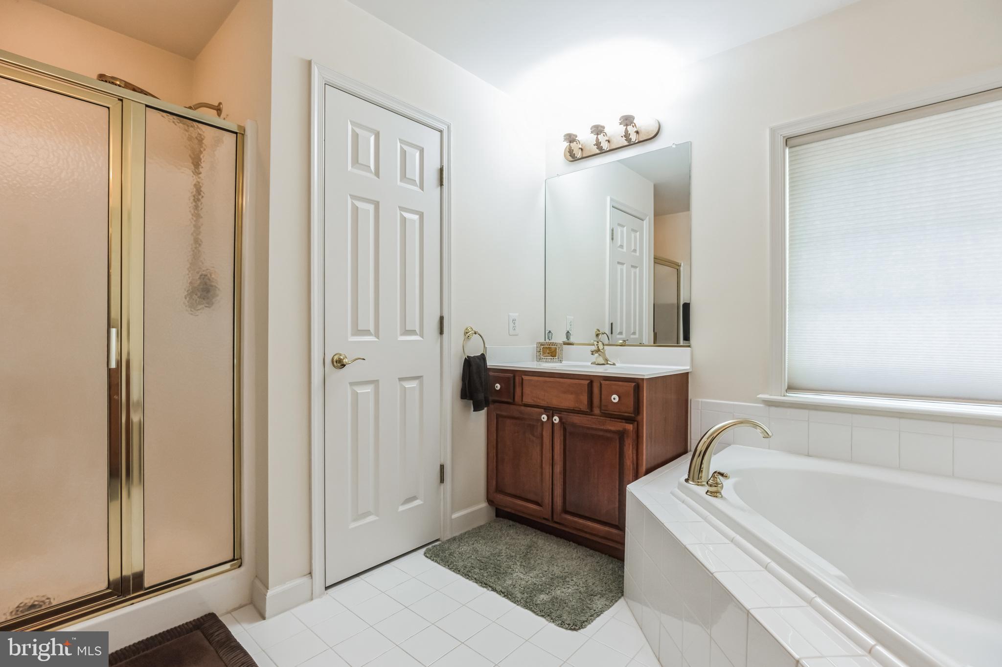 WHISPERING WOODS - Residential