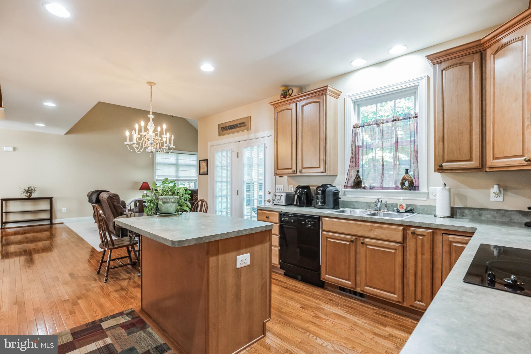 WHISPERING WOODS - Residential