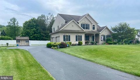 Photo of 5238 Elizabethtown Rd, PALMYRA, PA 17078 (MLS # PALN2024764)